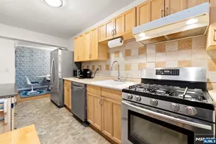 8450 Blvd E 1H, North Bergen, NJ 07047 - Photo 10