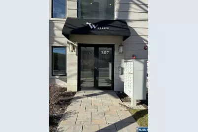 307 Gorge Road 402 #402, Cliffside Park, NJ 07010 - Photo 2