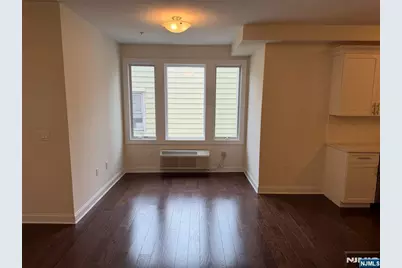 307 Gorge Road 402 #402, Cliffside Park, NJ 07010 - Photo 4