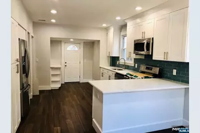 361 Slocum Way, Fort Lee, NJ 07024 - Photo 2