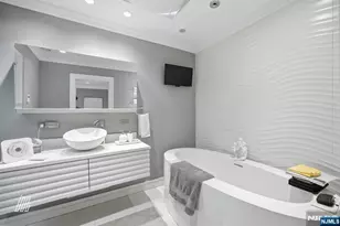 1511 John St, Fort Lee, NJ 07024 - Photo 16