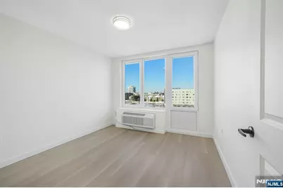 1 Mallory 506 #506, Jersey City, NJ 07305 - Photo 14