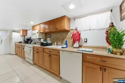 407 3rd Avenue, Newark, NJ 07107 - Photo 16