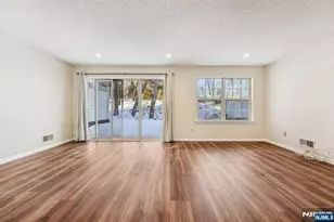 1075 Ash Dr, Mahwah, NJ 07430 - Photo 4