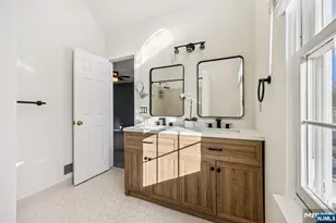 1075 Ash Dr, Mahwah, NJ 07430 - Photo 24