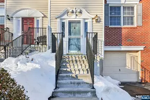 1075 Ash Dr, Mahwah, NJ 07430 - Photo 2