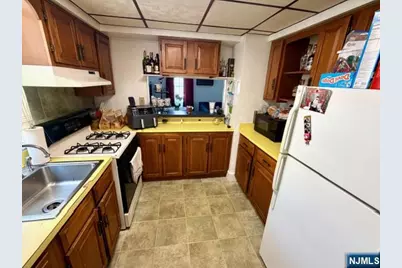 117 Court Avenue 2 #2, Lyndhurst Township, NJ 07071 - Photo 4
