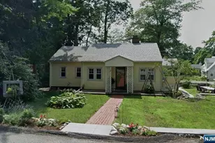 2 Maysenger Rd, Mahwah, NJ 07430 - Photo 2