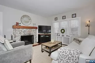 2 Maysenger Rd, Mahwah, NJ 07430 - Photo 10