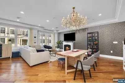 44 Marquis Court 44 #44, Edgewater, NJ 07020 - Photo 6