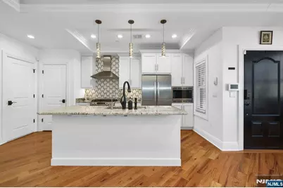 44 Marquis Court 44 #44, Edgewater, NJ 07020 - Photo 10