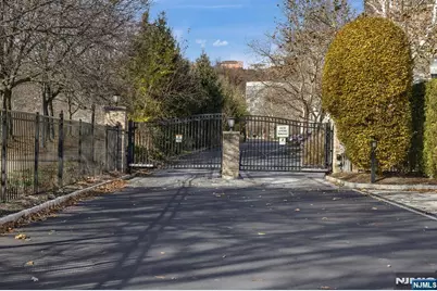 44 Marquis Court 44 #44, Edgewater, NJ 07020 - Photo 30