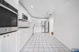 502 Smith Ct R502, Edgewater, NJ 07020 - Photo 14