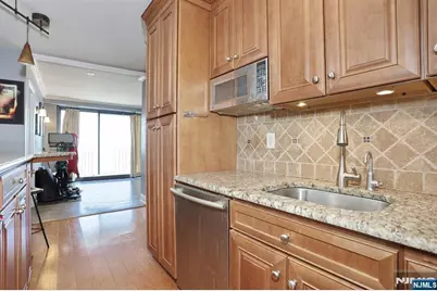 277 Prospect Avenue 18H #18H, Hackensack, NJ 07601 - Photo 8