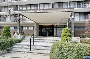 277 Prospect Ave 18H, Hackensack, NJ 07601 - Photo 2