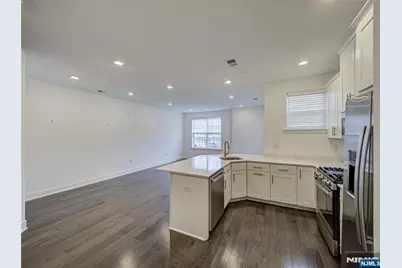 63 Veterans Way 426 #426, Morris Plains, NJ 07950 - Photo 8