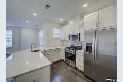 63 Veterans Way 426 #426, Morris Plains, NJ 07950 - Photo 12