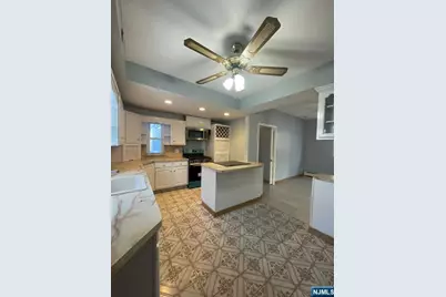 533 Kingsland Avenue, Lyndhurst Township, NJ 07071 - Photo 8