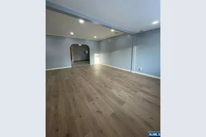 533 Kingsland Avenue, Lyndhurst Township, NJ 07071 - Photo 2