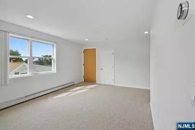 39 Springfield Avenue 2nd Floor #2nd Floor, Hasbrouck Heights, NJ 07604 - Photo 4