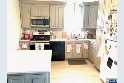 527 Anthony Court 2 #2, Lyndhurst Township, NJ 07071 - Photo 4