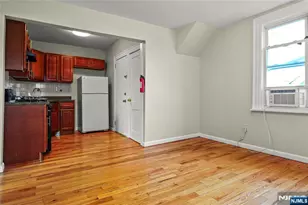 117 Parkview Terrace 3, Newark, NJ 07112 - Photo 2