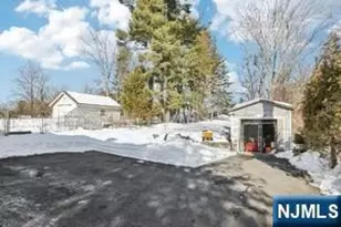 63 W Airmount Rd, Mahwah, NJ 07430 - Photo 20