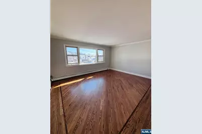 81 Lakeshore Drive, Prospect Park, NJ 07508 - Photo 2