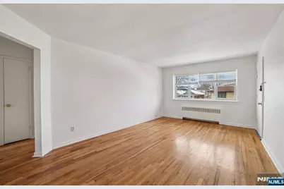 2430 8th Street 5B #5B, Fort Lee, NJ 07024 - Photo 4