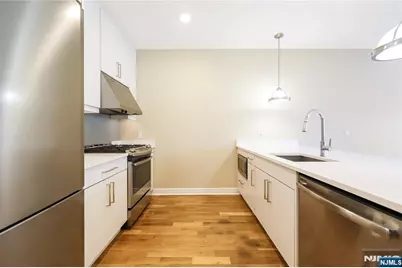 15 Somerset Lane B405 #B405, Edgewater, NJ 07020 - Photo 2