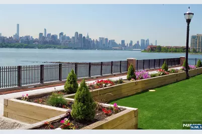 2 Main Street D404 #D404, Edgewater, NJ 07020 - Photo 14