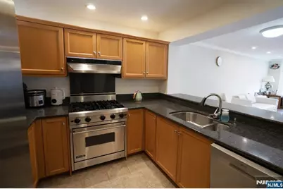 502 Chase Court V502 #V502, Edgewater, NJ 07020 - Photo 6