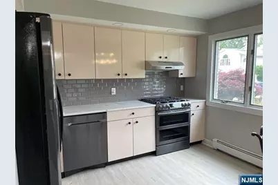 30 Livi Court, Elmwood Park, NJ 07407 - Photo 10