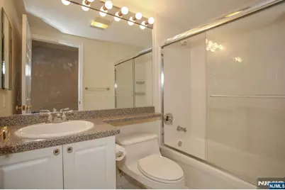 602 Rutledge Court, Edgewater, NJ 07020 - Photo 18