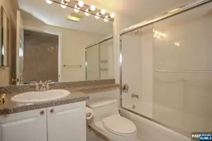 602 Rutledge Ct, Edgewater, NJ 07020 - Photo 18