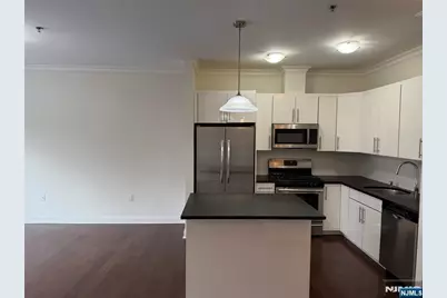 2001 Hudson Terrace 303 #303, Fort Lee, NJ 07024 - Photo 4