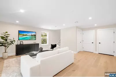 188 Broadway 5 #5, Woodcliff Lake, NJ 07677 - Photo 32