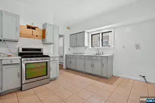 1110 Hampton Pl, Elizabeth, NJ 07201 - Photo 2