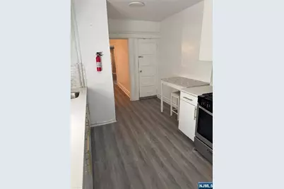 20 Willoughby, Newark, NJ 07112 - Photo 4