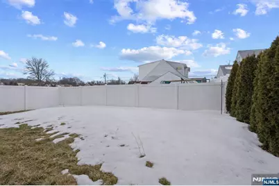 86 Hillman Drive, Elmwood Park, NJ 07407 - Photo 4