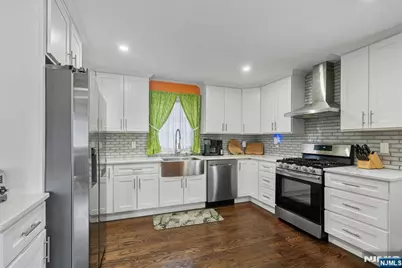 86 Hillman Drive, Elmwood Park, NJ 07407 - Photo 12