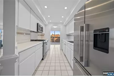 605 Hancock Court, Edgewater, NJ 07020 - Photo 10