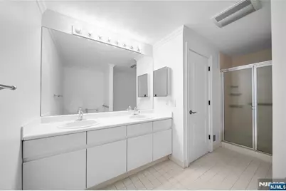 605 Hancock Court, Edgewater, NJ 07020 - Photo 18