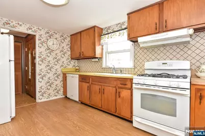 90 Emwood Drive, Emerson, NJ 07630 - Photo 8