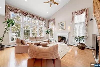 304 Blauvelt Court, Paramus, NJ 07652 - Photo 12