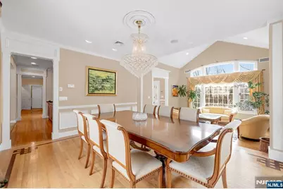 304 Blauvelt Court, Paramus, NJ 07652 - Photo 8