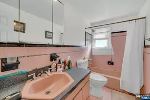 648 Milton Ave, Lyndhurst Township, NJ 07071 - Photo 16