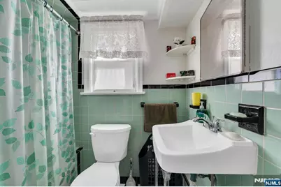 648 Milton Avenue, Lyndhurst Township, NJ 07071 - Photo 24