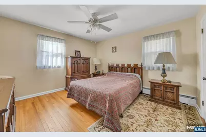 648 Milton Avenue, Lyndhurst Township, NJ 07071 - Photo 8