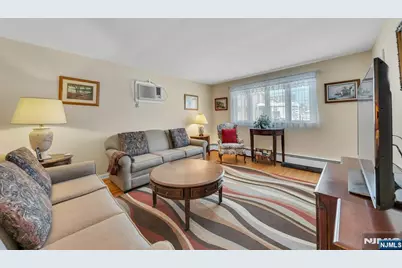 648 Milton Avenue, Lyndhurst Township, NJ 07071 - Photo 2